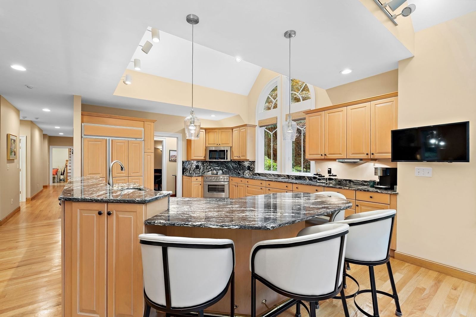 281 Main Street Bolton — Photo 9 of 42