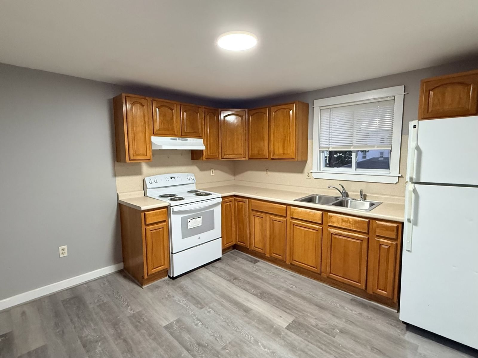 99 Winthrop St Taunton — Photo 3 of 25