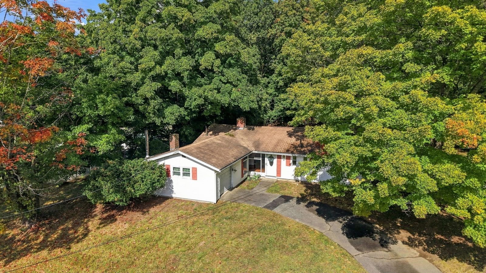32 Curwen Rd Peabody — Photo 3 of 34