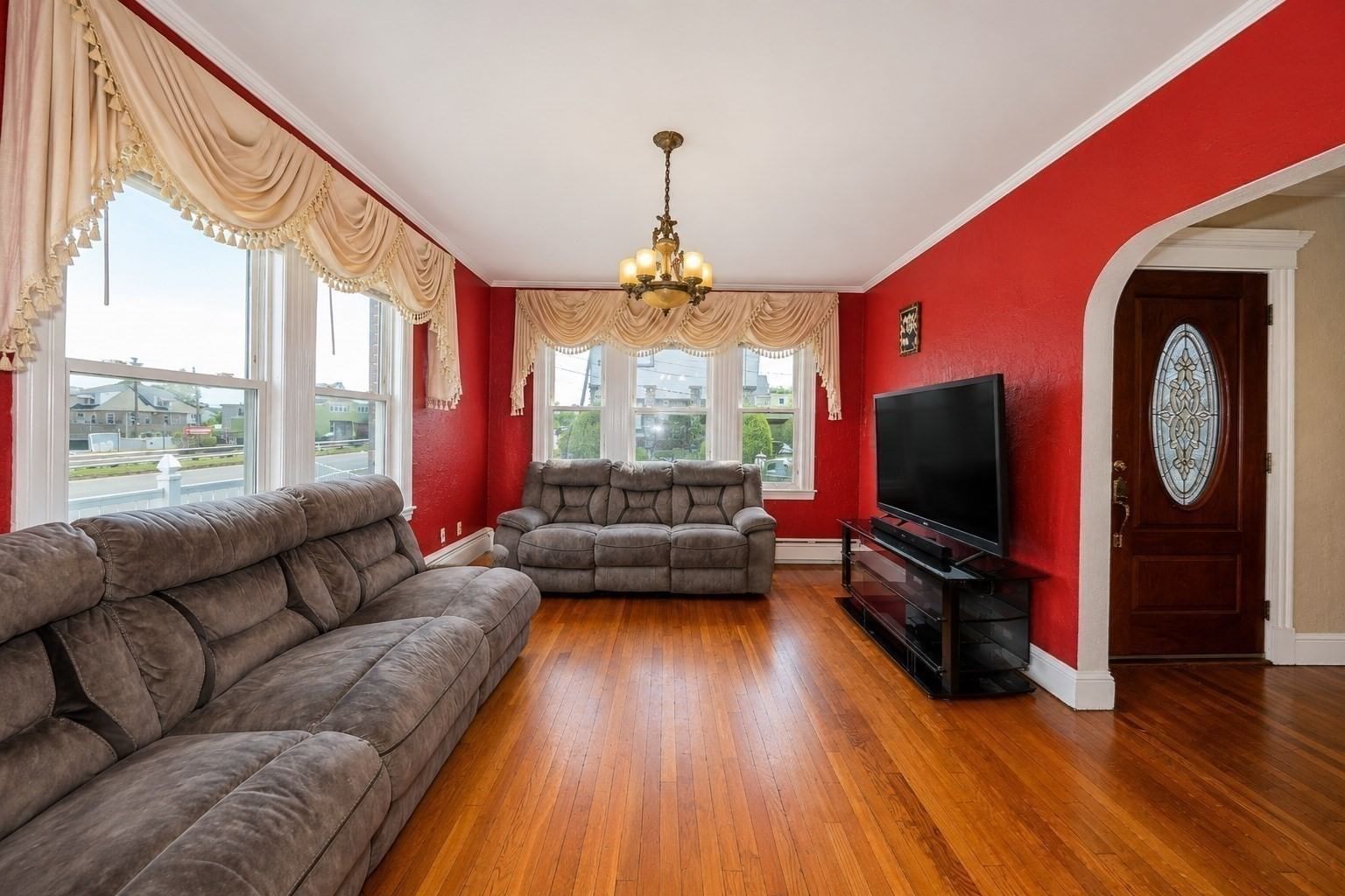 96 Stanton Ave Revere — Photo 4 of 41