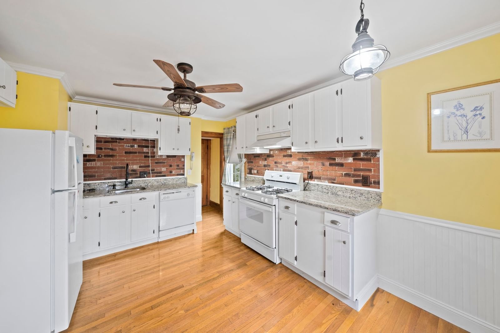 258 Holbrook Quincy — Photo 4 of 41