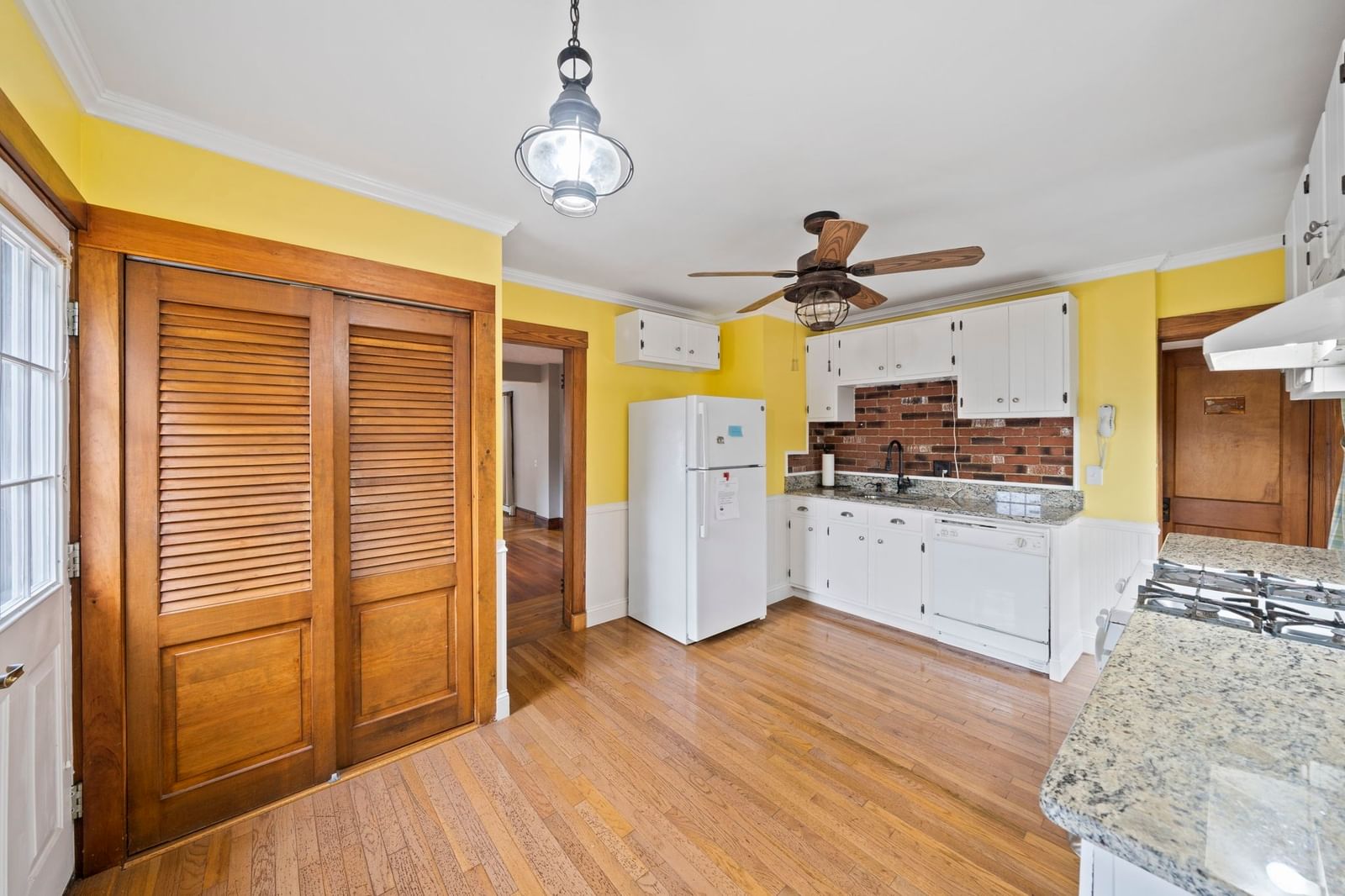258 Holbrook Quincy — Photo 5 of 41