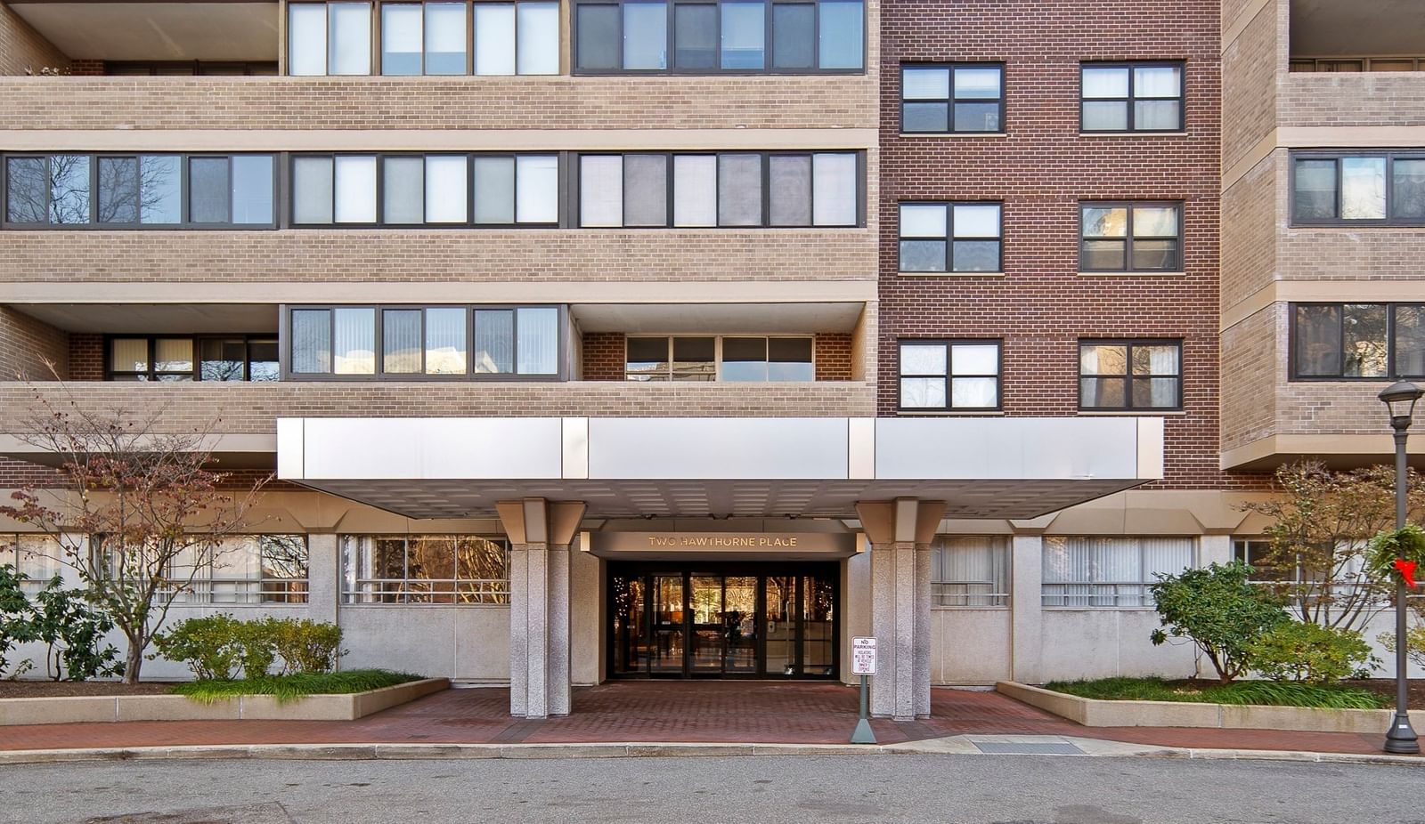 9 Hawthorne Pl Pkg 86 Boston — Photo 3 of 4