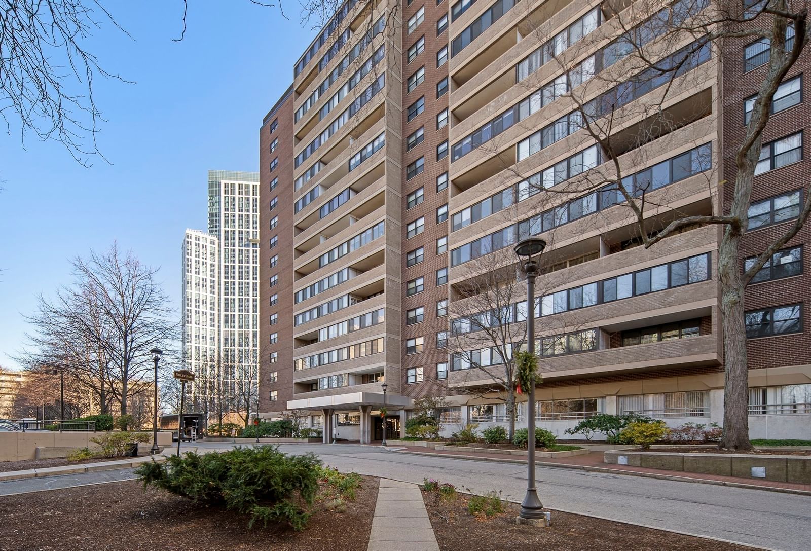 9 Hawthorne Pl Pkg 86 Boston — Photo 4 of 4
