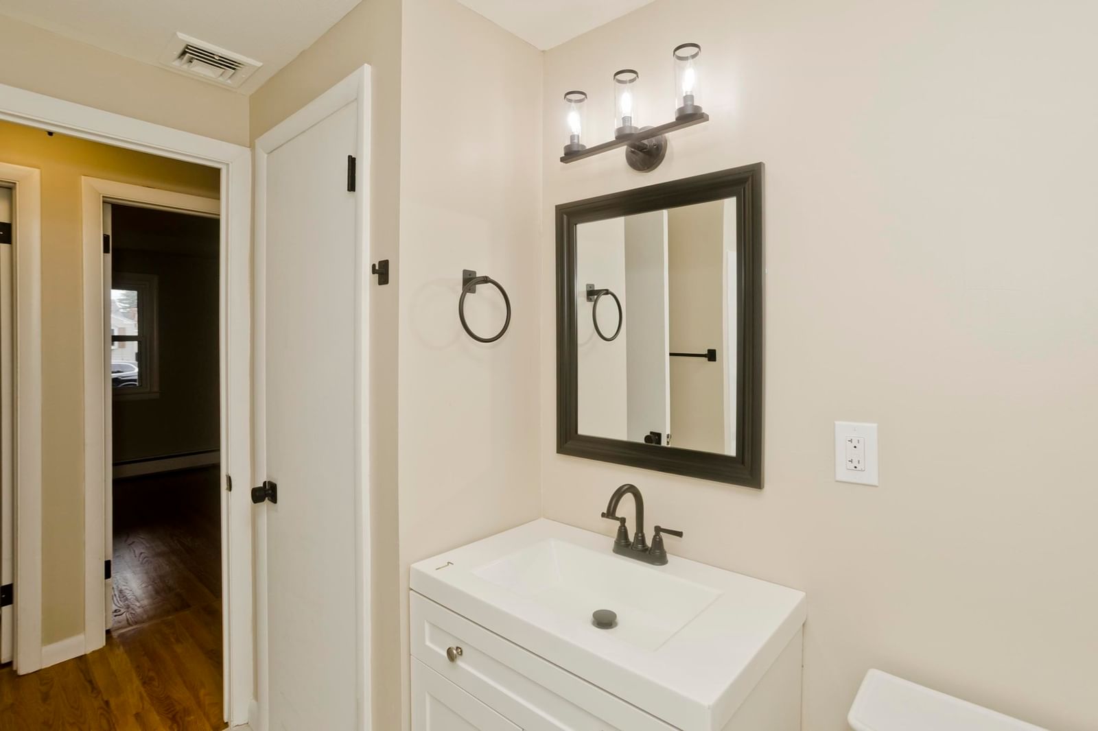 82 Gill St Chicopee — Photo 11 of 26