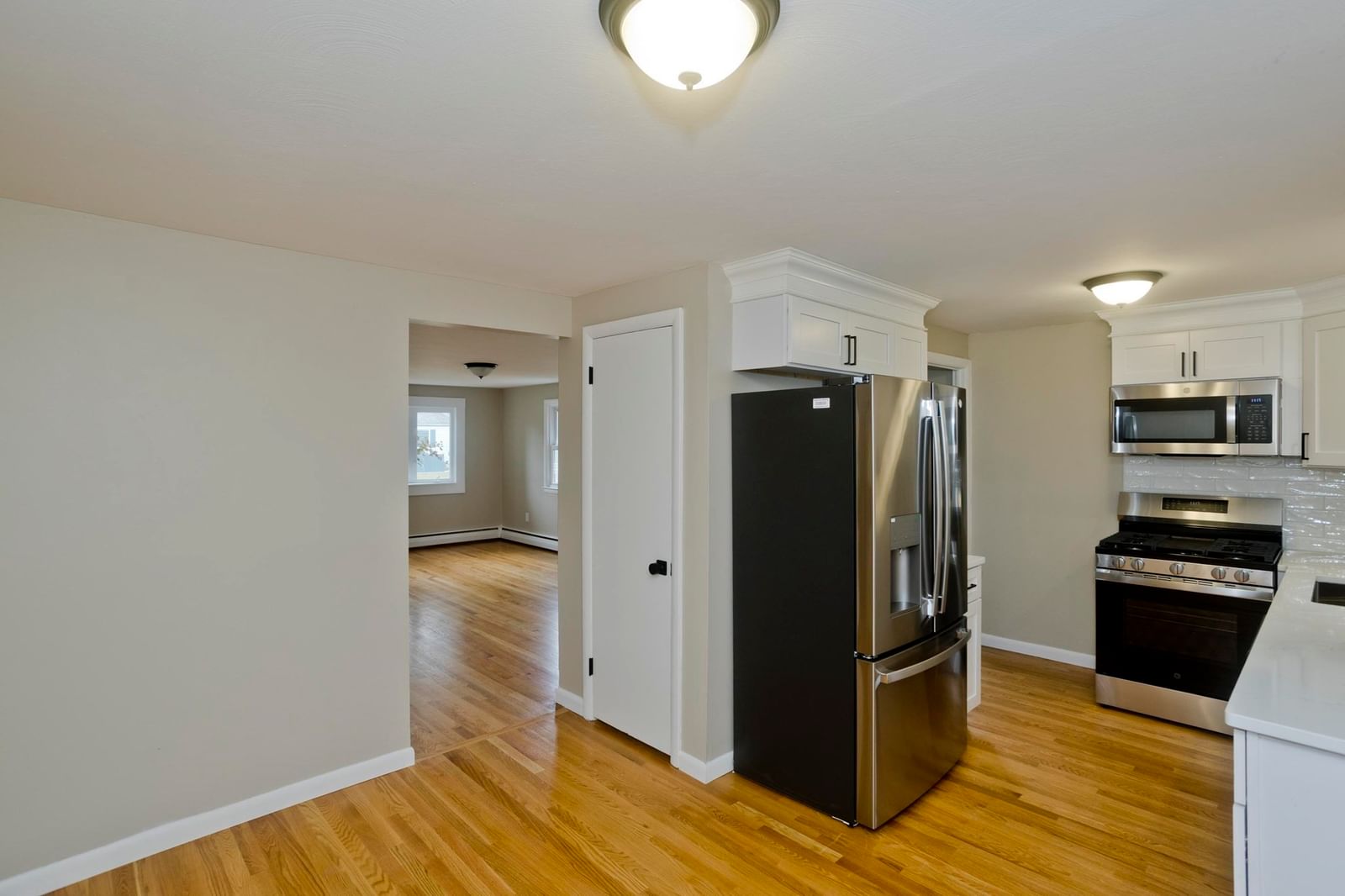 82 Gill St Chicopee — Photo 4 of 26