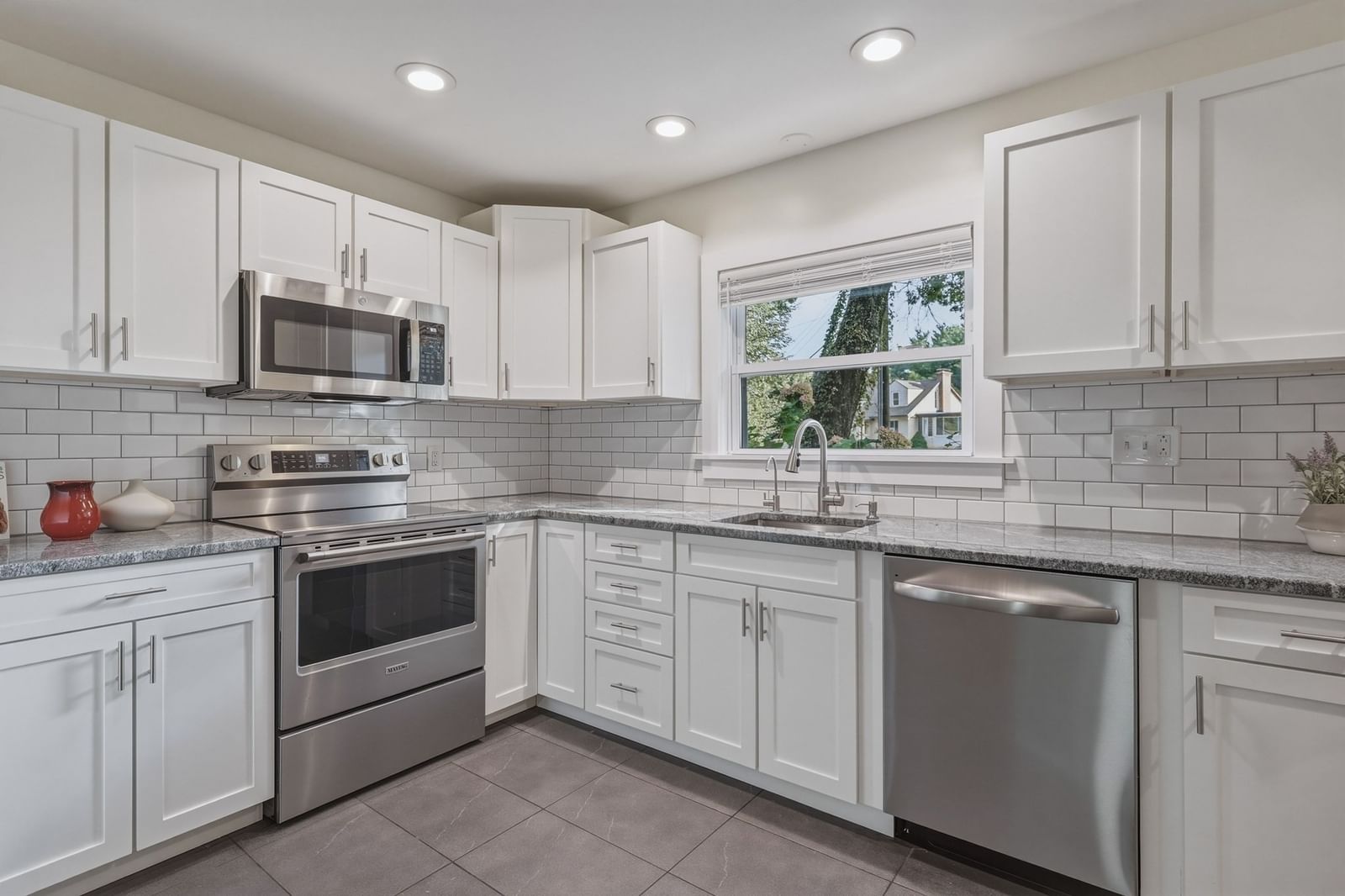 34 Skyridge Ln Springfield — Photo 15 of 37