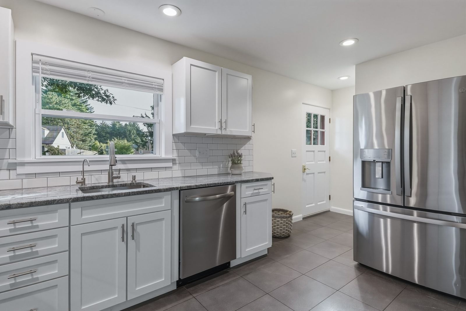 34 Skyridge Ln Springfield — Photo 16 of 37