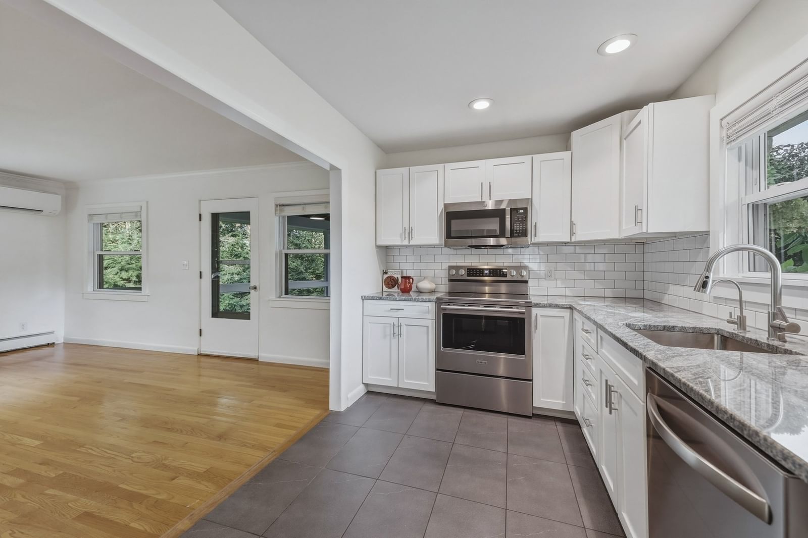 34 Skyridge Ln Springfield — Photo 18 of 37