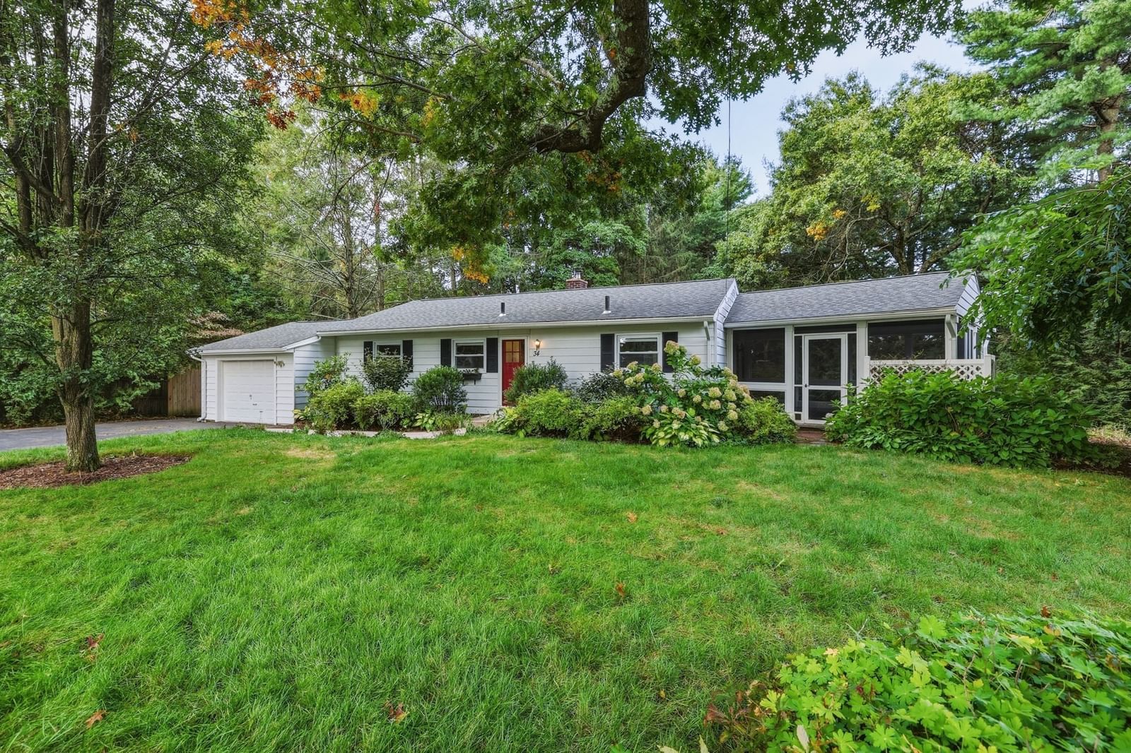 34 Skyridge Ln Springfield — Photo 2 of 37
