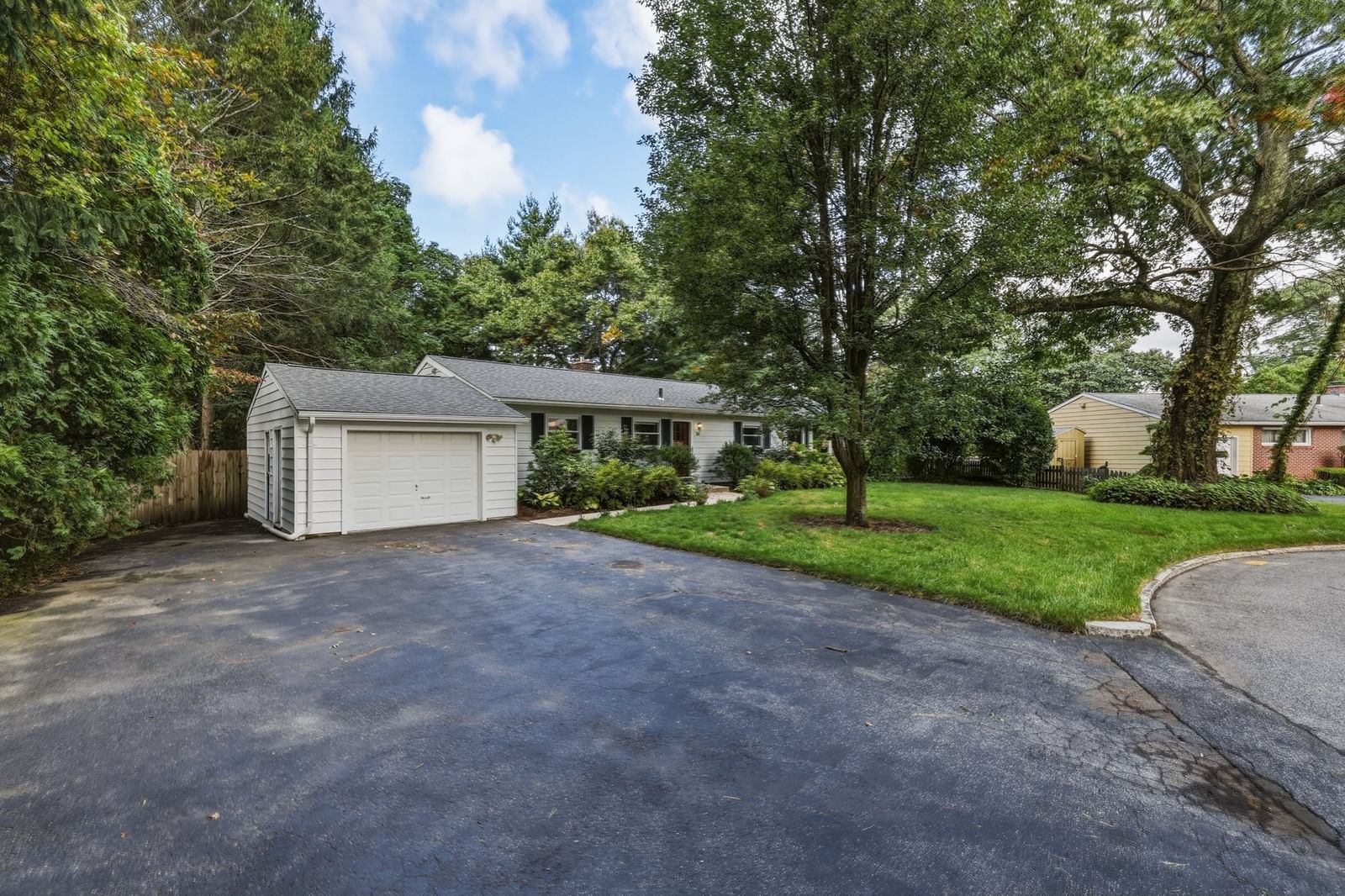 34 Skyridge Ln Springfield — Photo 3 of 37
