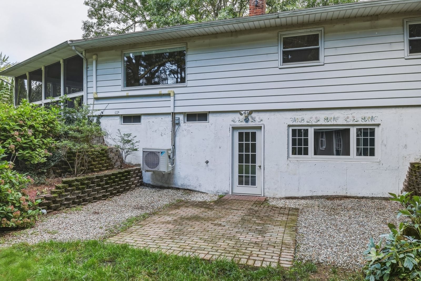 34 Skyridge Ln Springfield — Photo 8 of 37