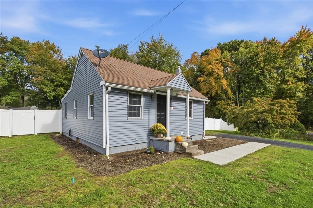 141 New Ludlow Rd Granby — Photo 3 of 23