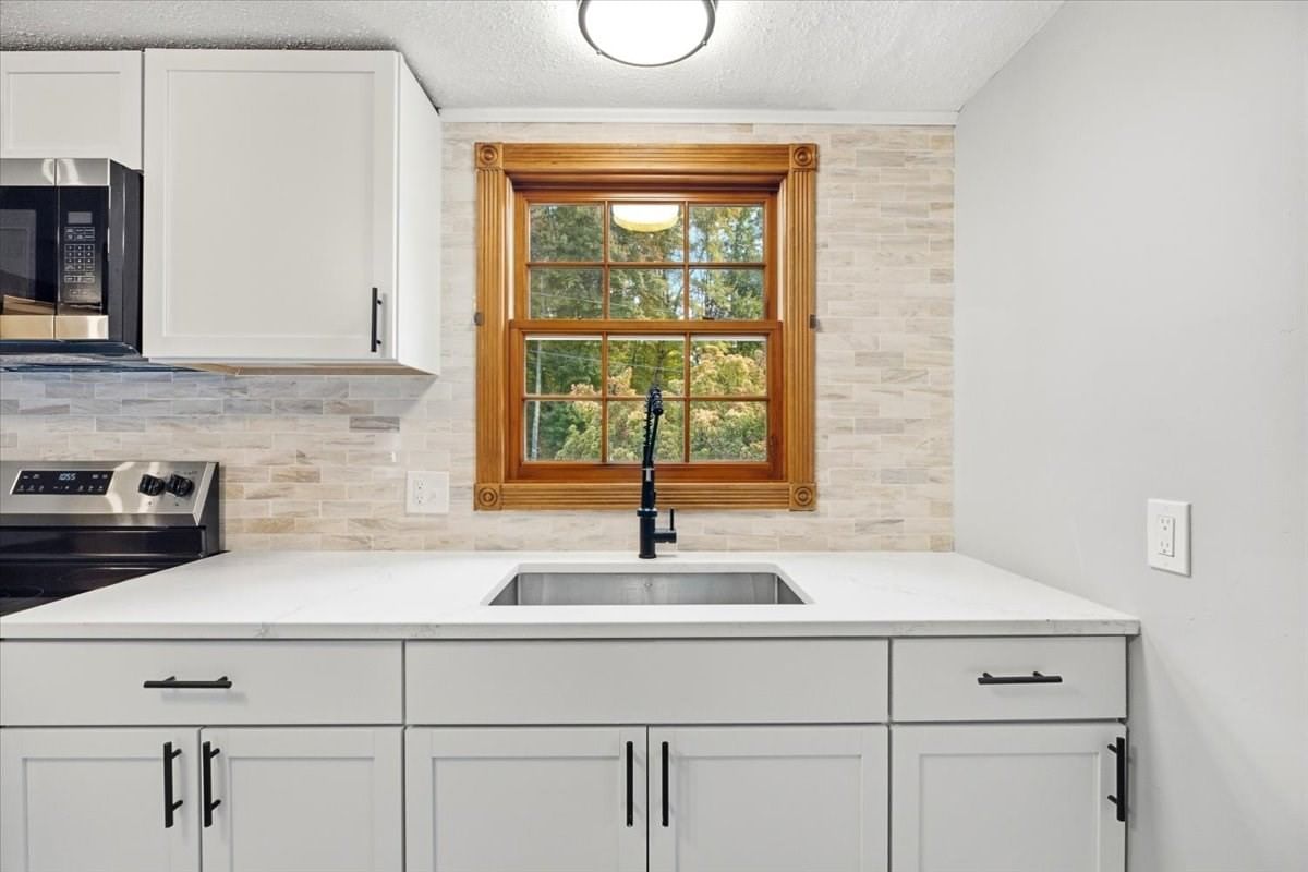 141 New Ludlow Rd Granby — Photo 5 of 23