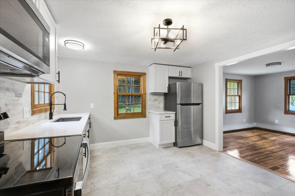 141 New Ludlow Rd Granby — Photo 6 of 23