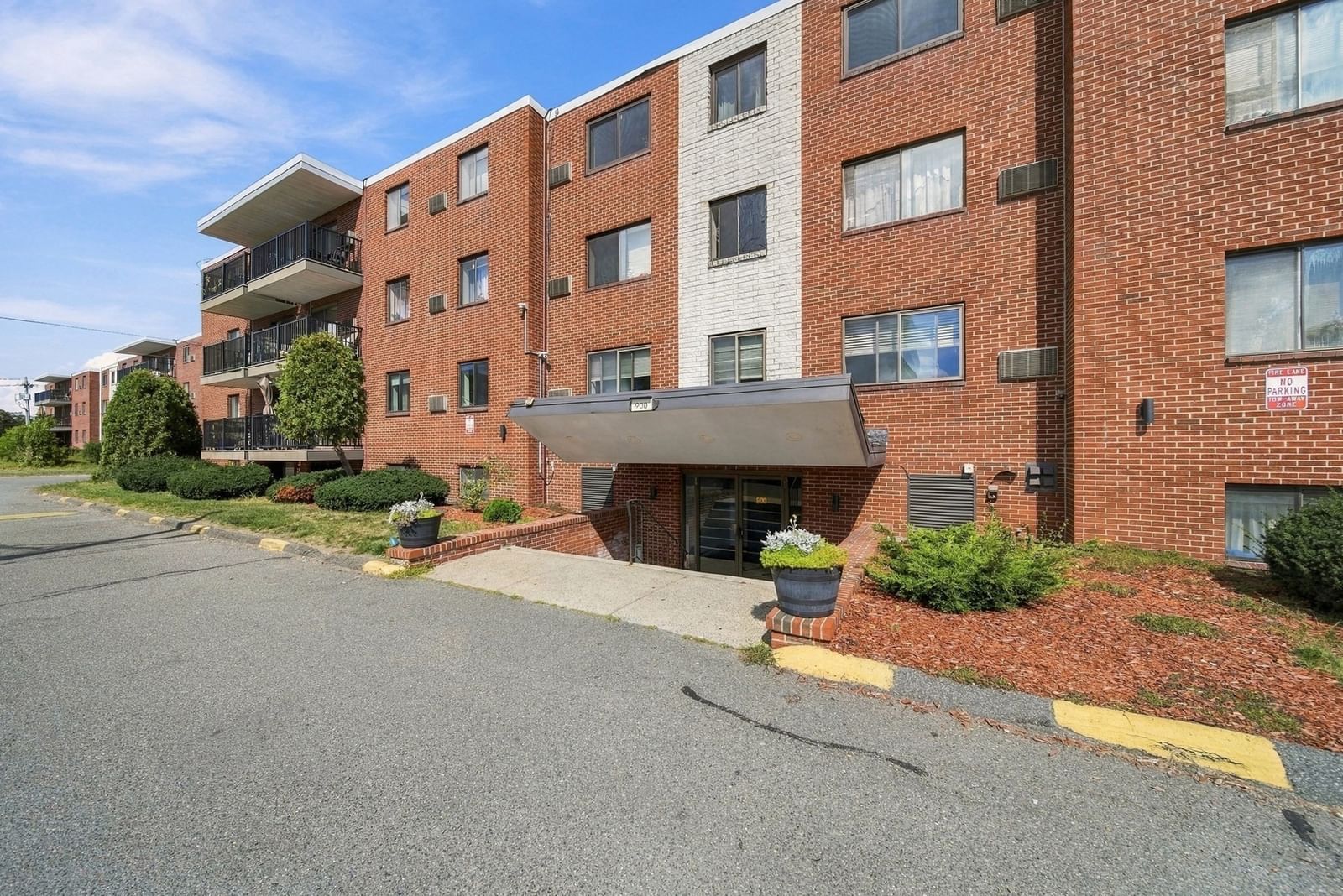 900 Governors Dr #37 Winthrop — Photo 2 of 27