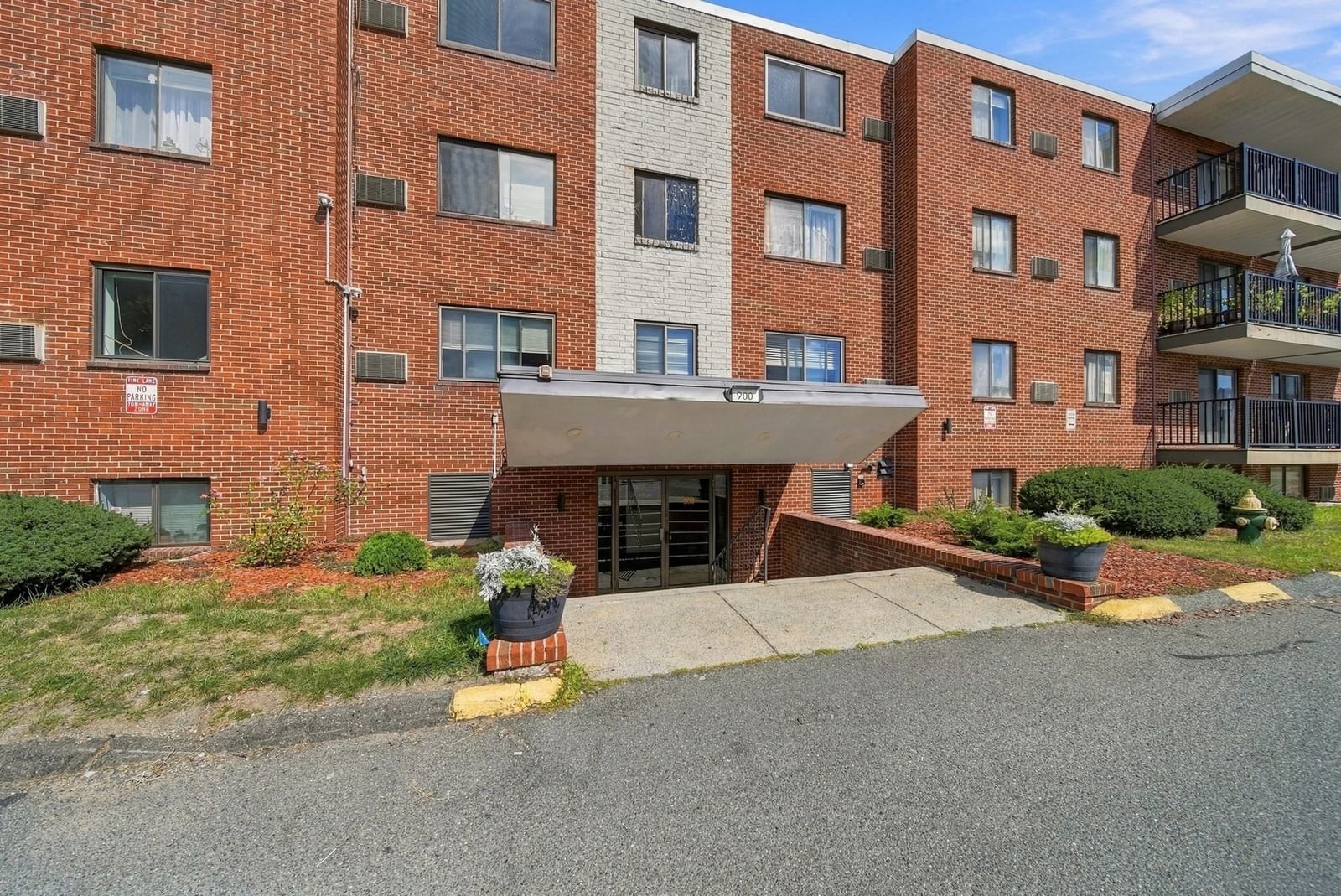 900 Governors Dr #37 Winthrop — Photo 4 of 27