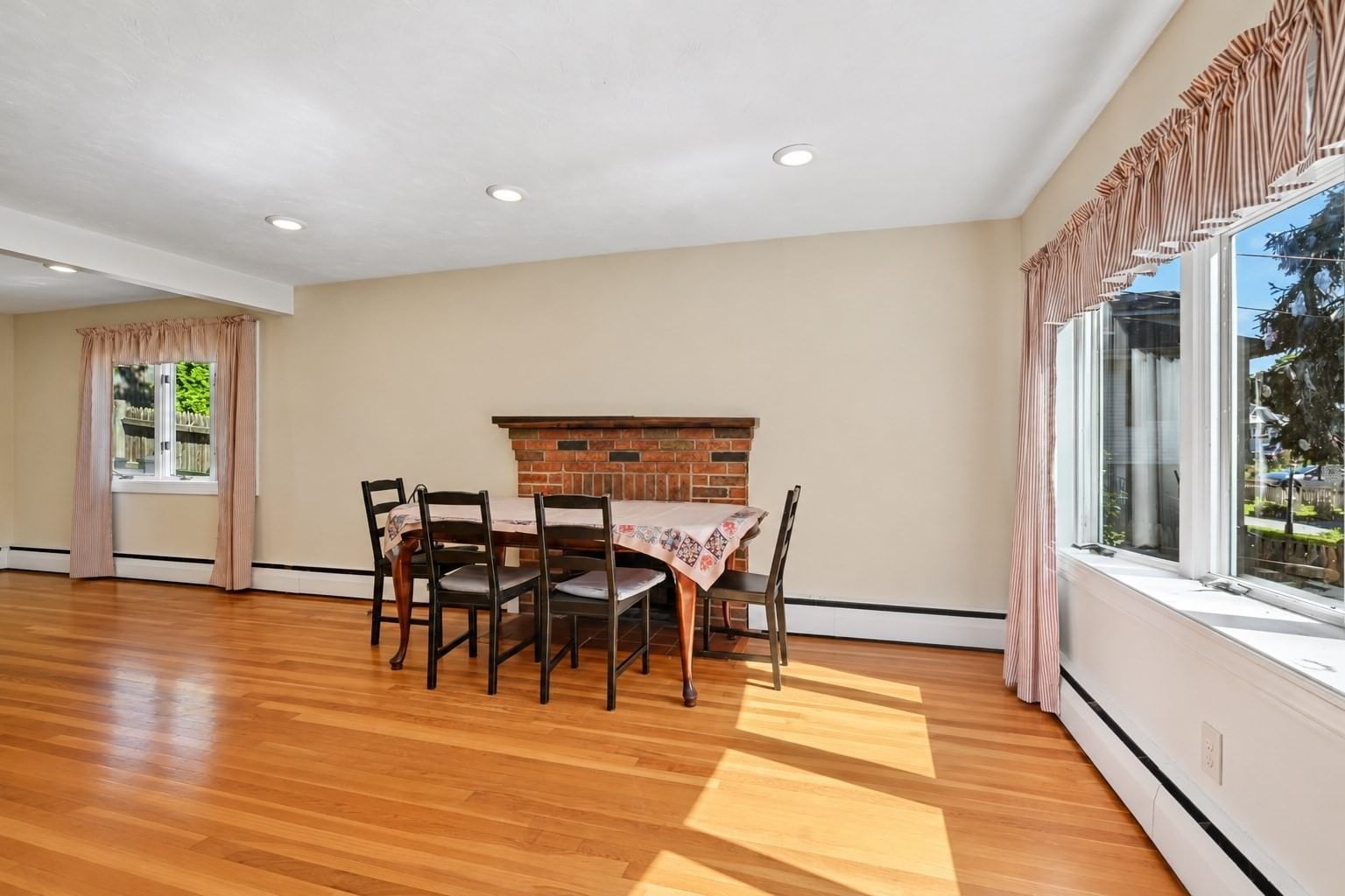 25 Evelyn Pl Quincy — Photo 7 of 32