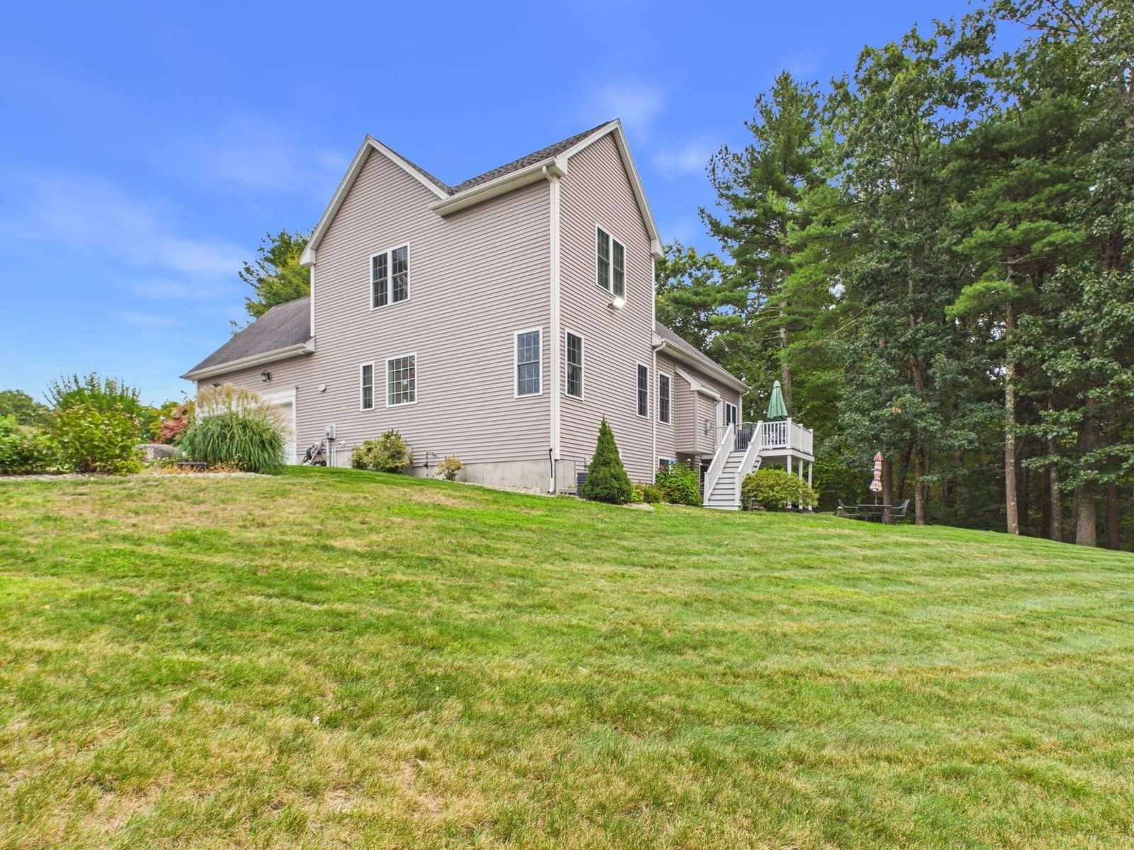 16 Tabor Rd Uxbridge — Photo 37 of 41