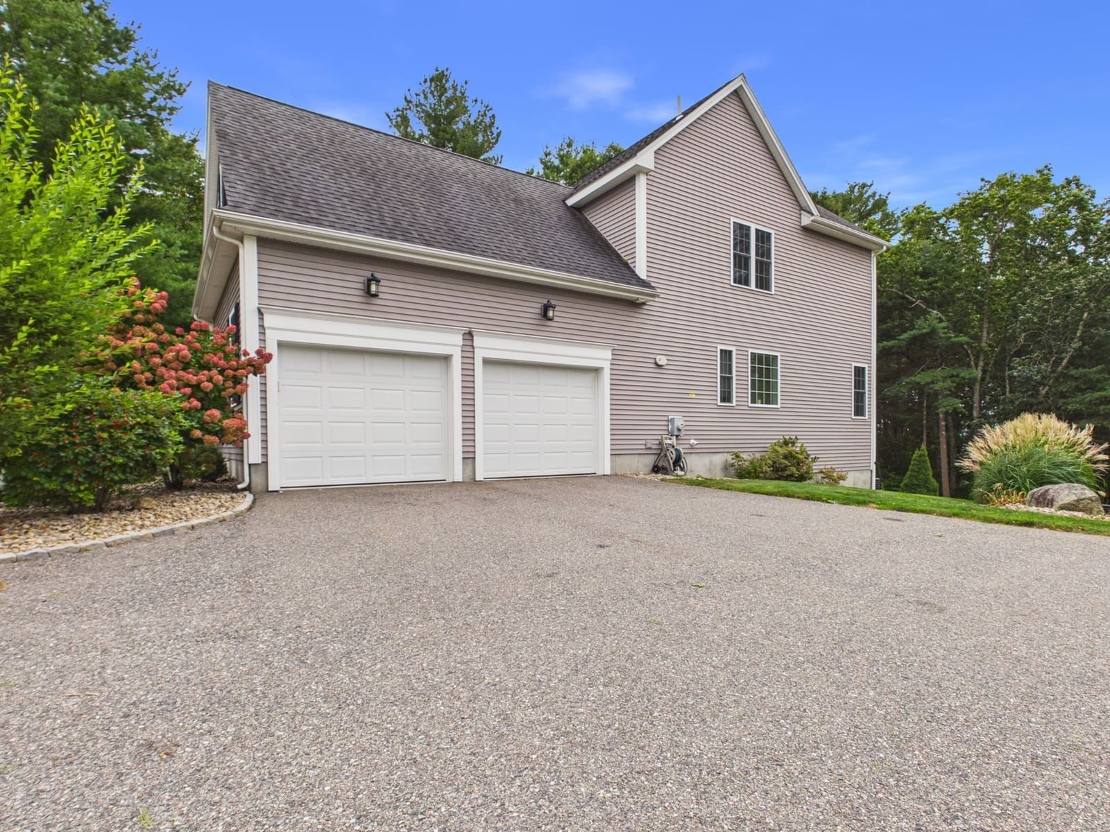 16 Tabor Rd Uxbridge — Photo 38 of 41