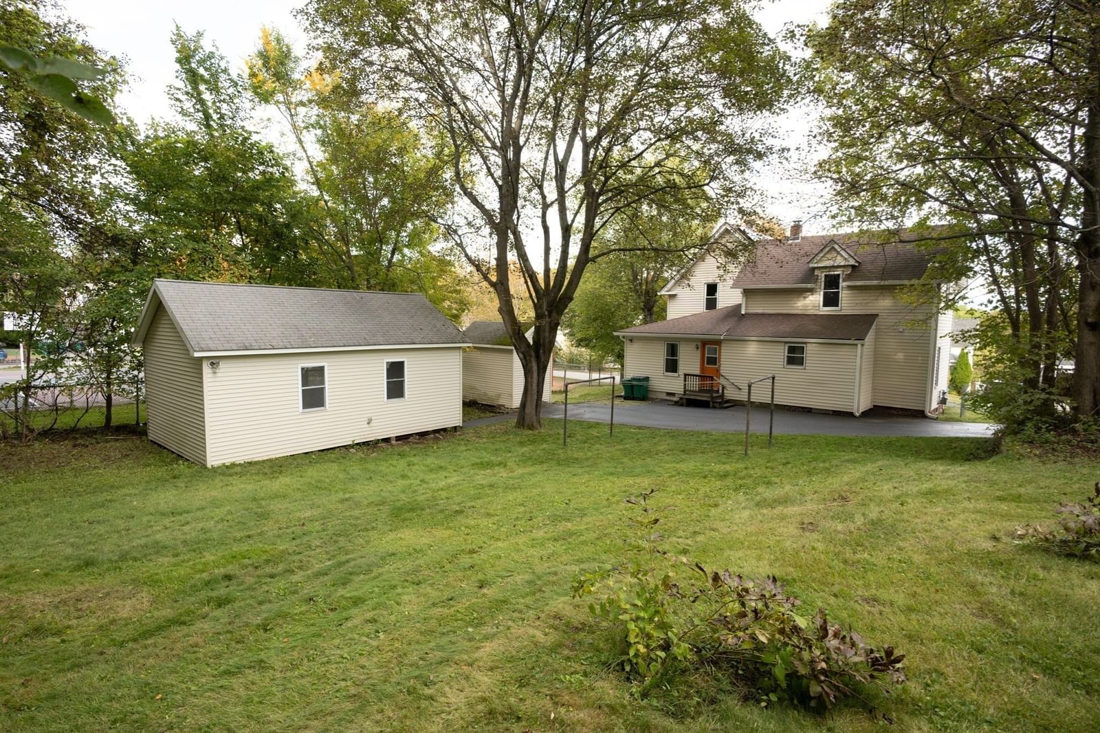 66 Phillips St Fitchburg — Photo 3 of 34