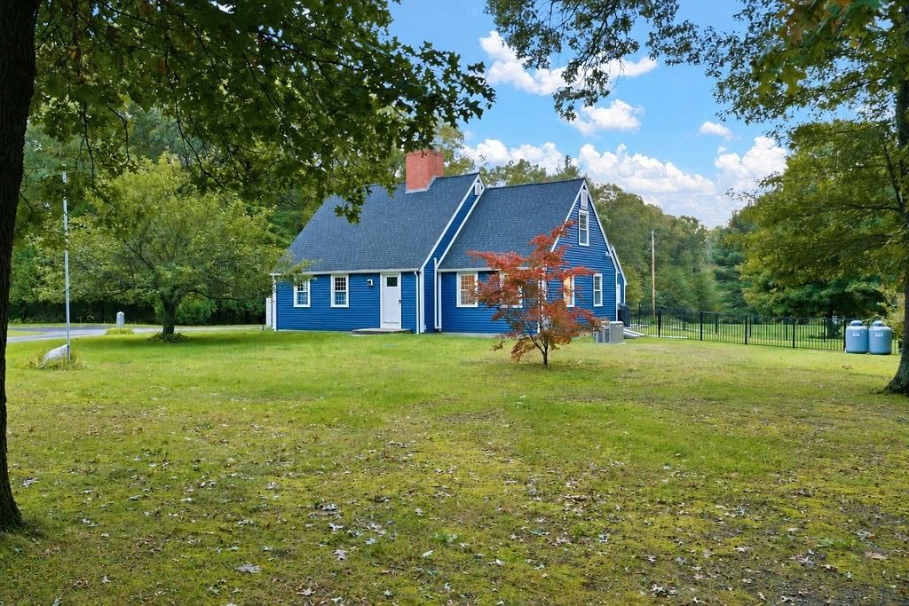 76 Fairview Ave Rehoboth — Photo 2 of 36