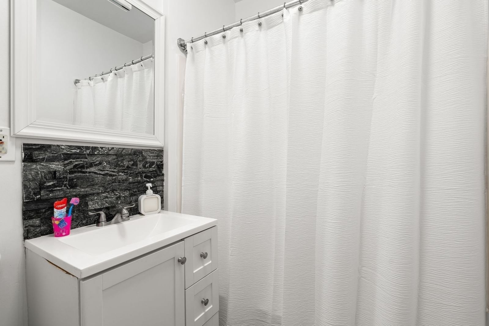 177 Fairmont Ave Worcester — Photo 7 of 42