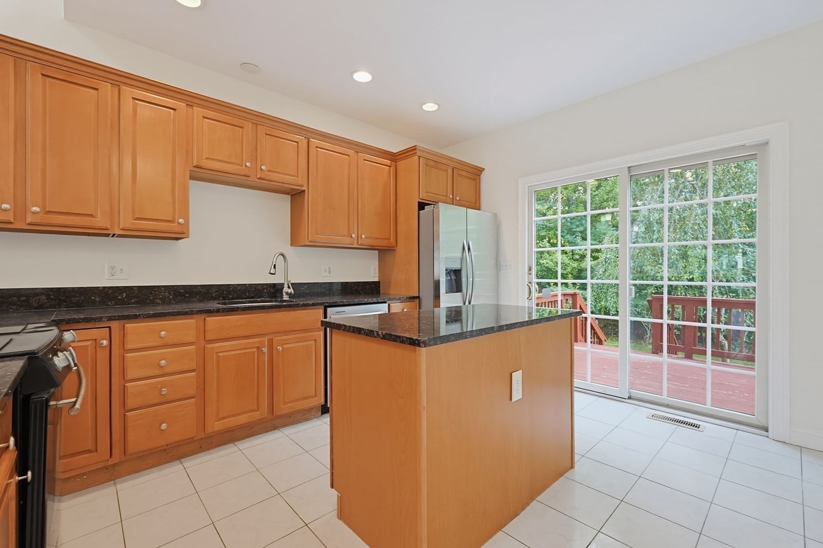 6 Afra Dr #6 Shrewsbury — Photo 8 of 34