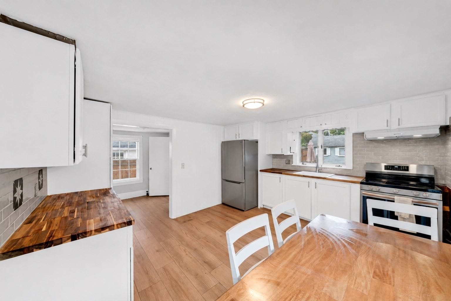 Listing Image 8