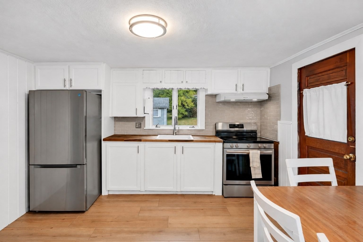 Listing Image 9
