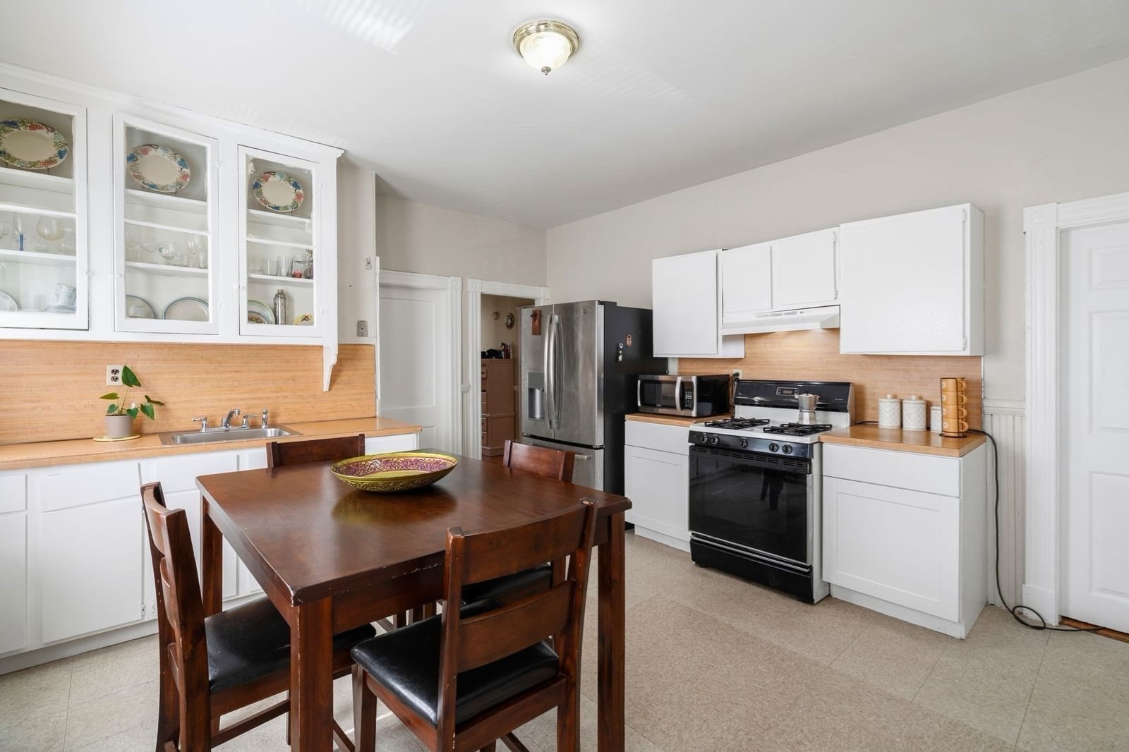 968 River St Boston — Photo 4 of 17