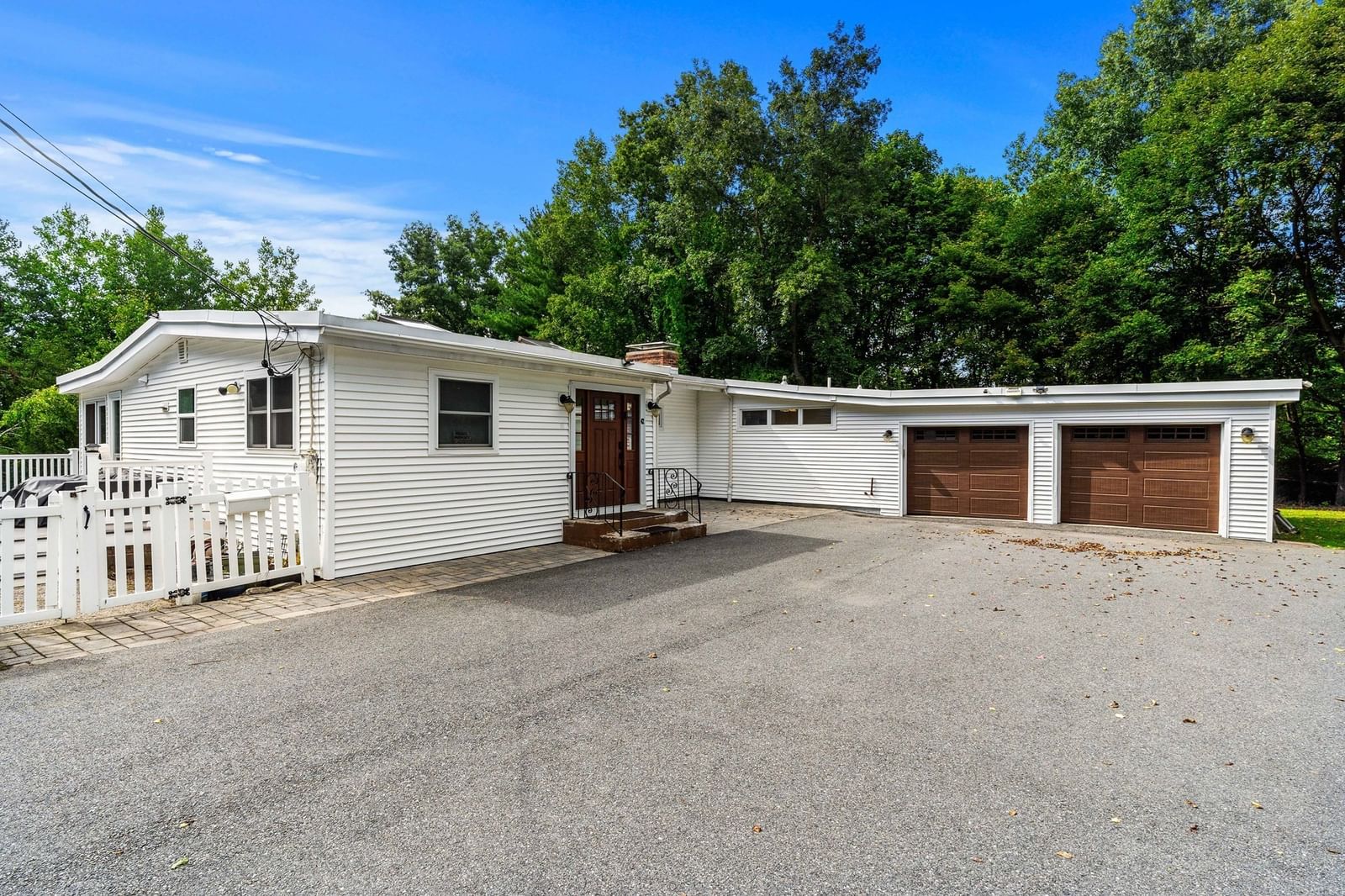 42 Farview Ave Shrewsbury — Photo 2 of 40