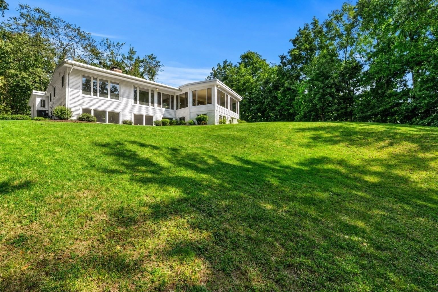 42 Farview Ave Shrewsbury — Photo 4 of 40