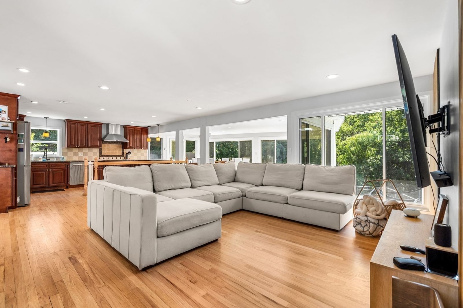 42 Farview Ave Shrewsbury — Photo 7 of 40