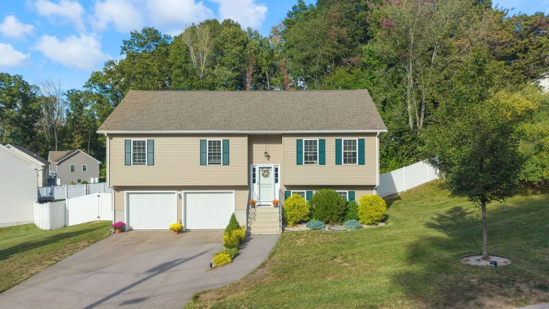 16 Liane Dr