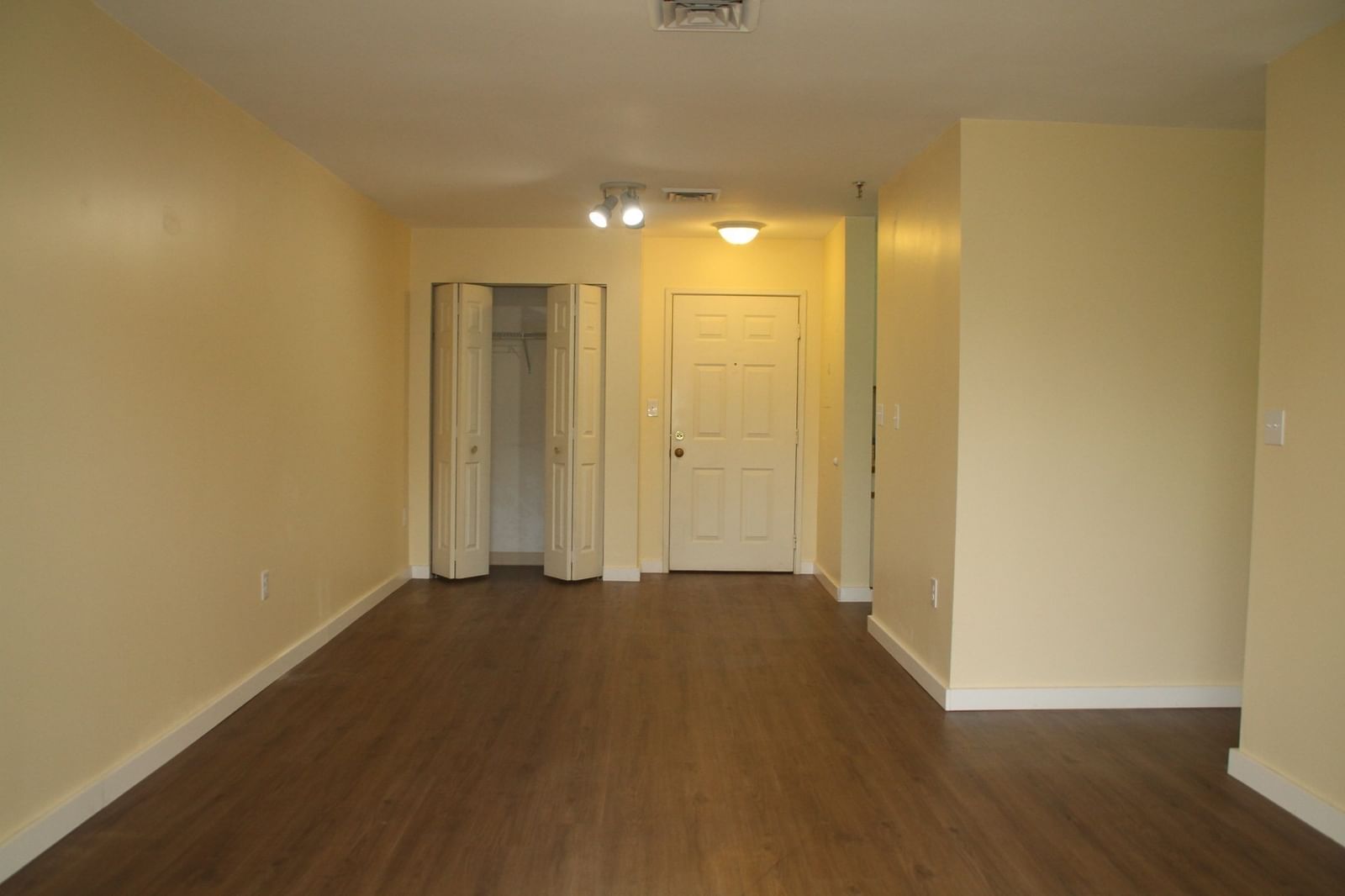 90 Quincy Shore Dr #219 Quincy — Photo 2 of 26