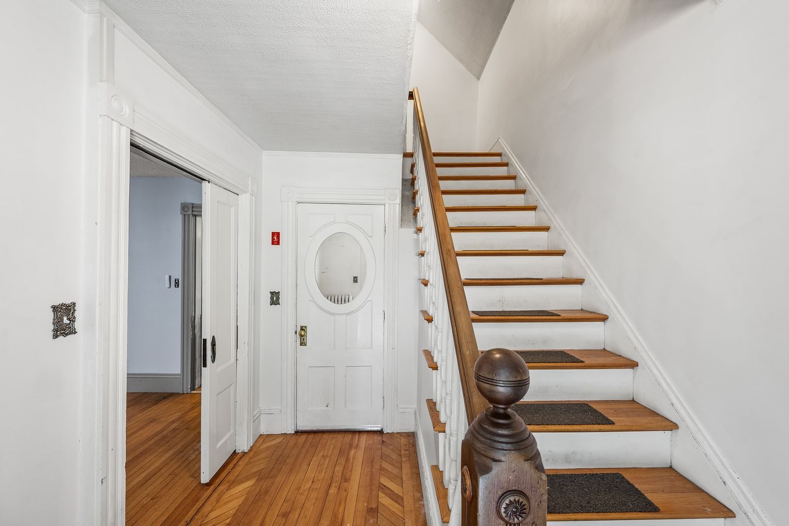 161 Pleasant St Lunenburg — Photo 4 of 39