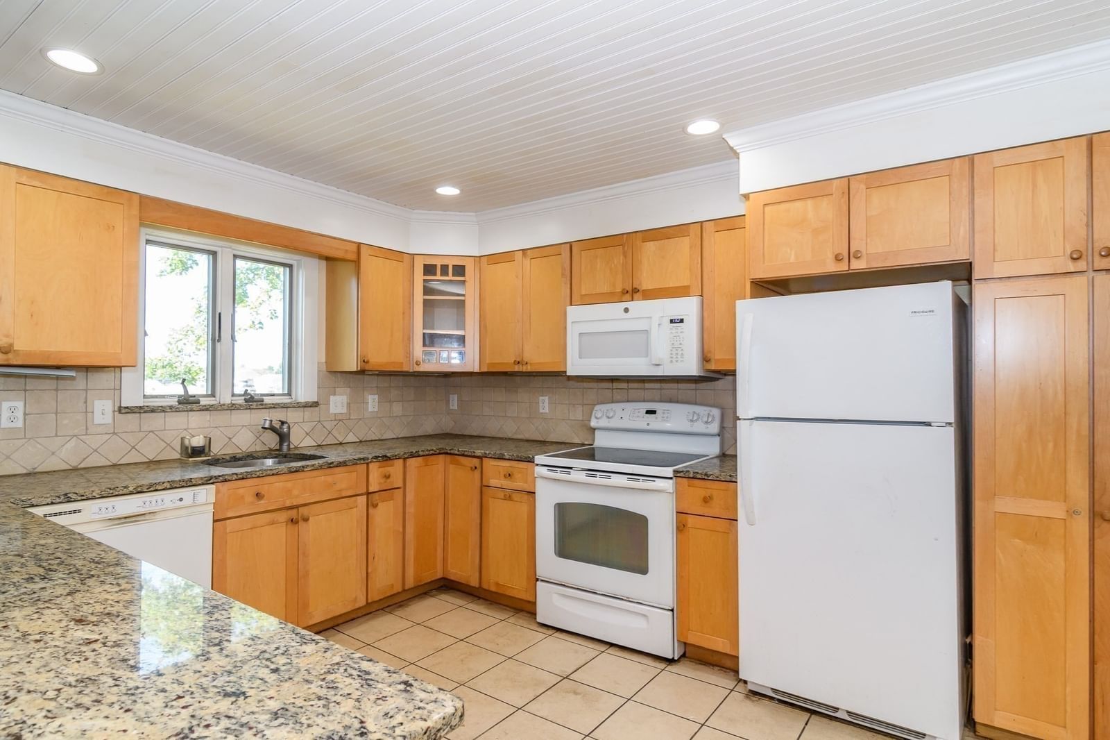 339 Plain St Millis — Photo 5 of 15