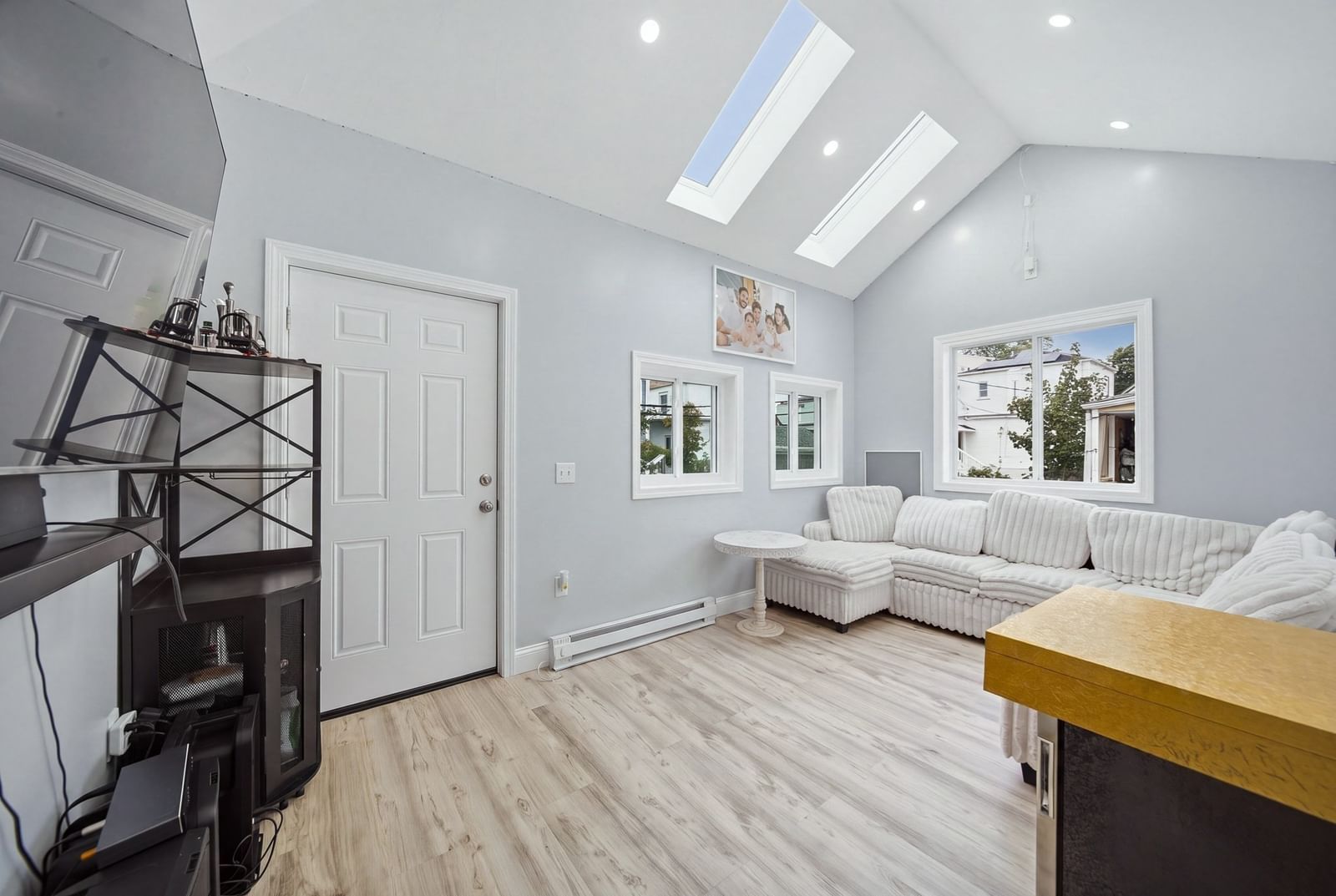 74 Leonard St Boston — Photo 3 of 31