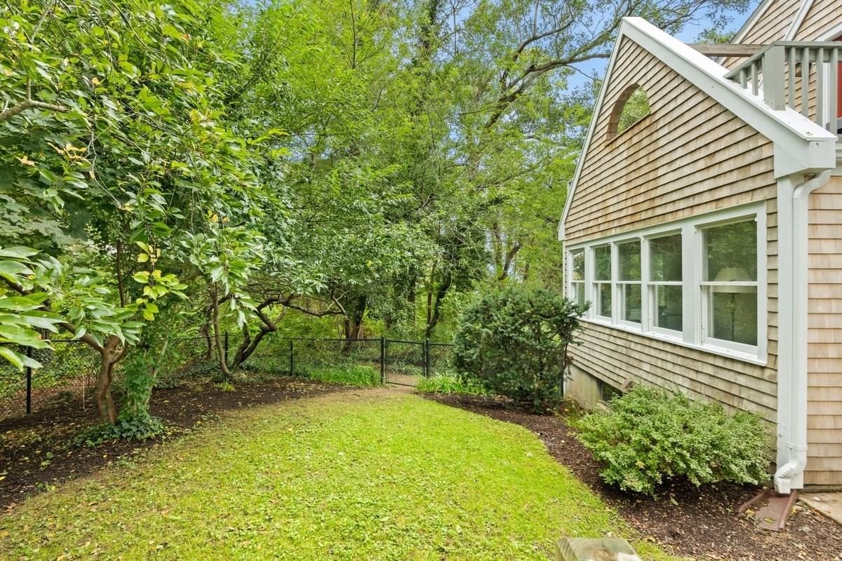 74 Arboretum Rd Plymouth — Photo 4 of 41
