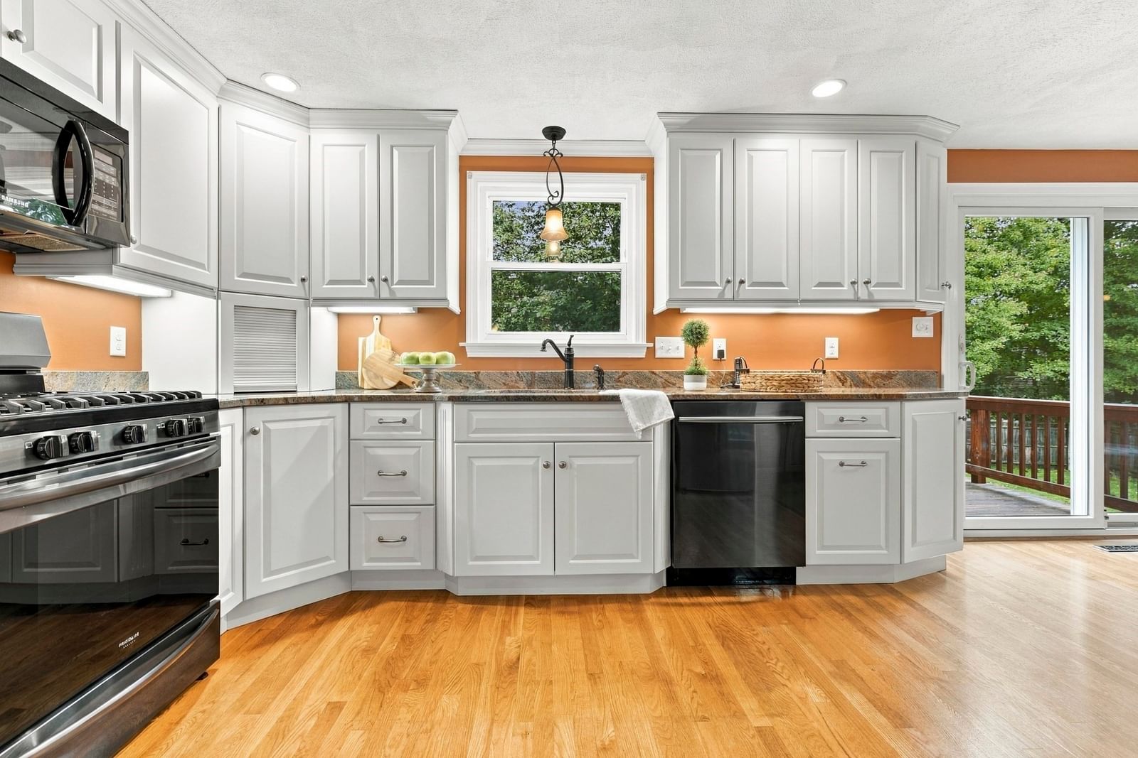 115 Quincy Rd Tewksbury — Photo 7 of 29