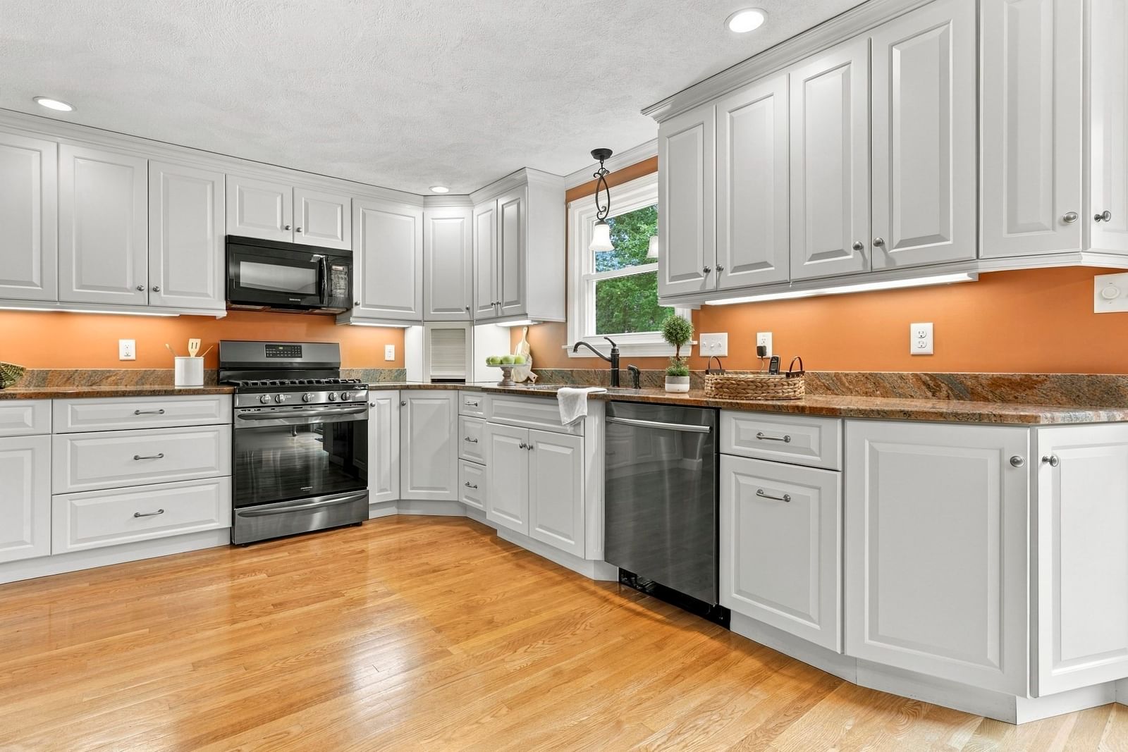 115 Quincy Rd Tewksbury — Photo 8 of 29