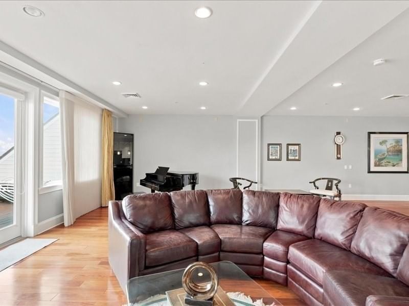 1 Longbeach Ave #101 Hull — Photo 11 of 35