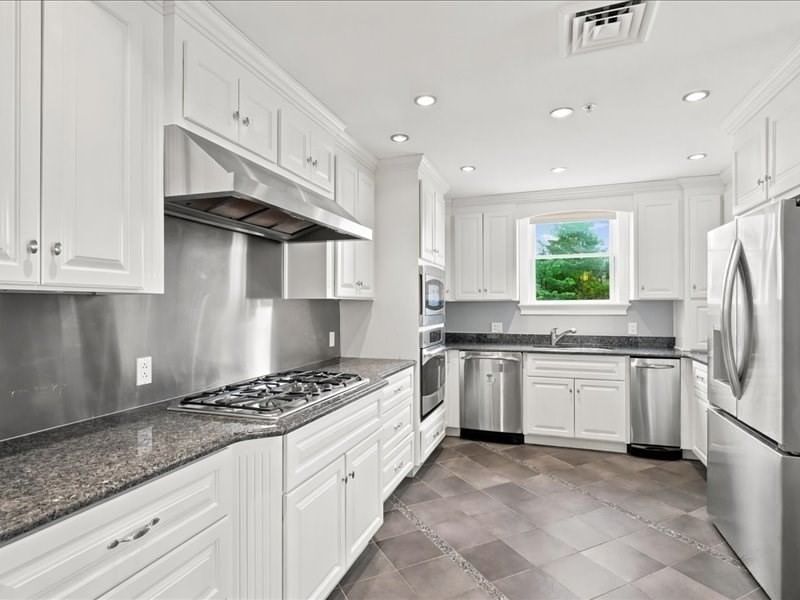 1 Longbeach Ave #101 Hull — Photo 7 of 35
