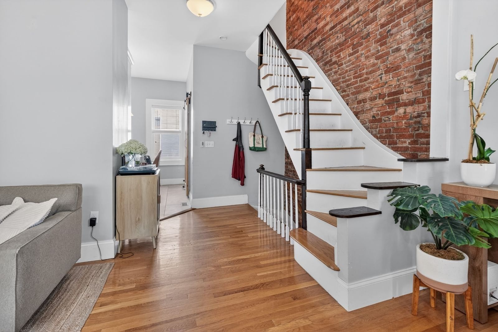 466 E 3rd St #2 Boston — Photo 6 of 21