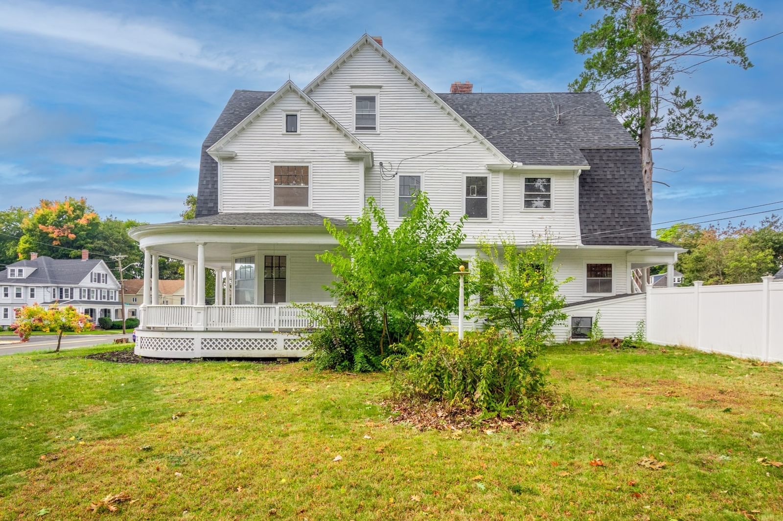 217 Lawrence St Haverhill — Photo 3 of 39