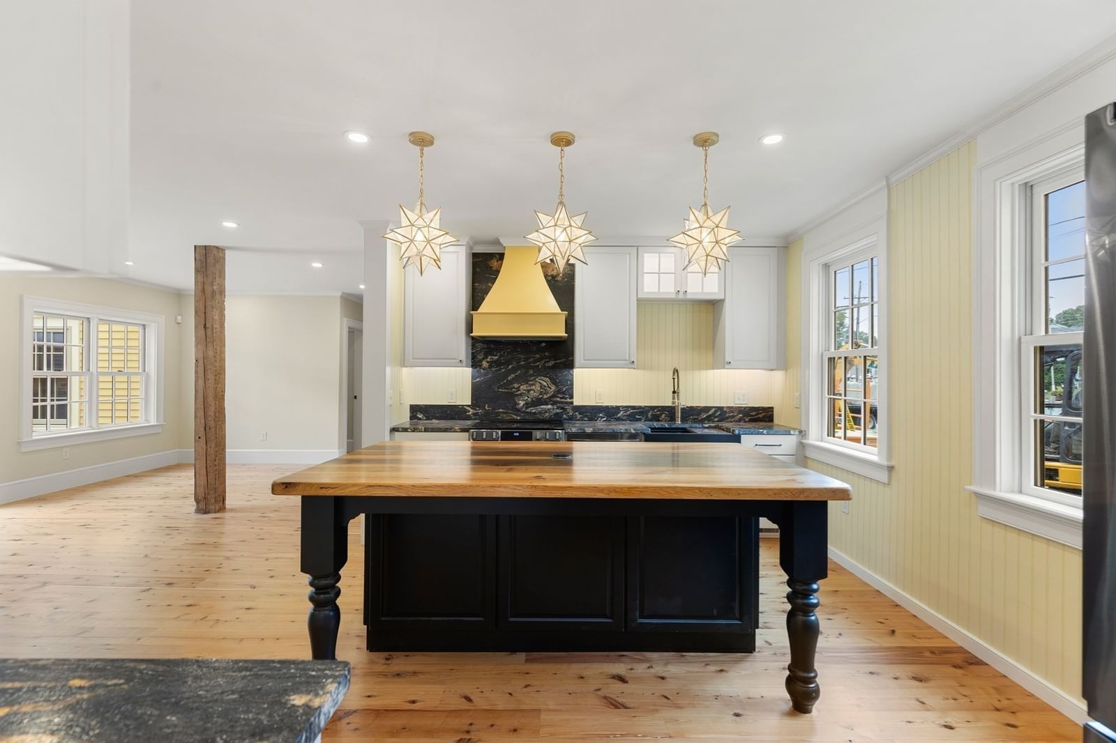 678 Massachusetts Ave #1 Lexington — Photo 2 of 5