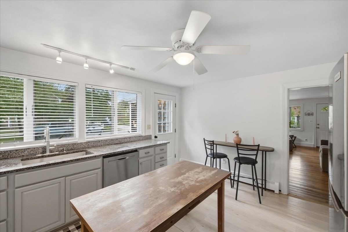 33 Edgar Rd Scituate — Photo 8 of 38