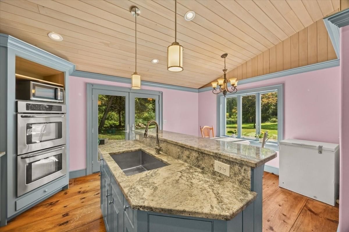 449 Parsonage St Marshfield — Photo 10 of 12
