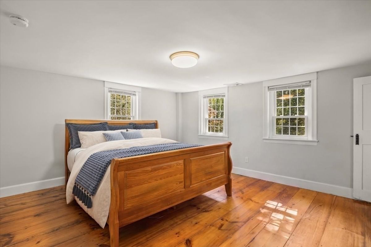 449 Parsonage St Marshfield — Photo 18 of 41